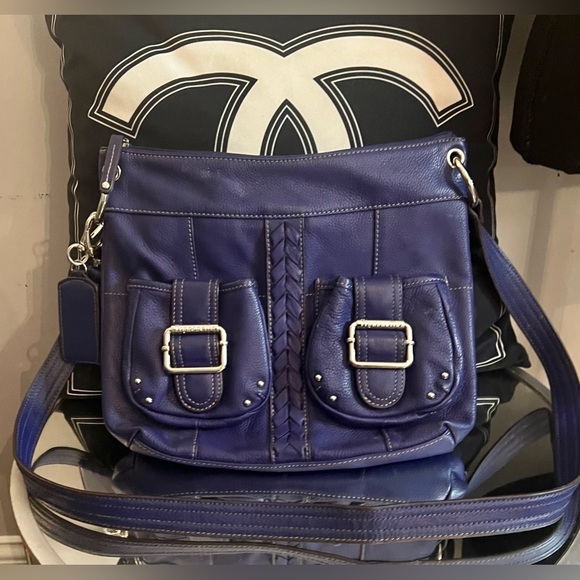PERFECT CONDITION BARELY USED TIGNANELLO CROSSBODY/SHOULDER BAG IN BEST BLUE!!! - Picture 4 of 16